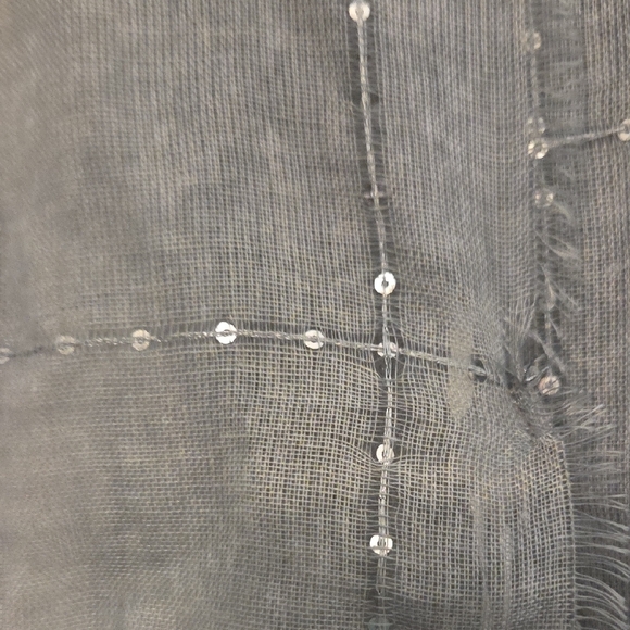 Chic Gray Scarf with Subtle Shimmer - Picture 3 of 3